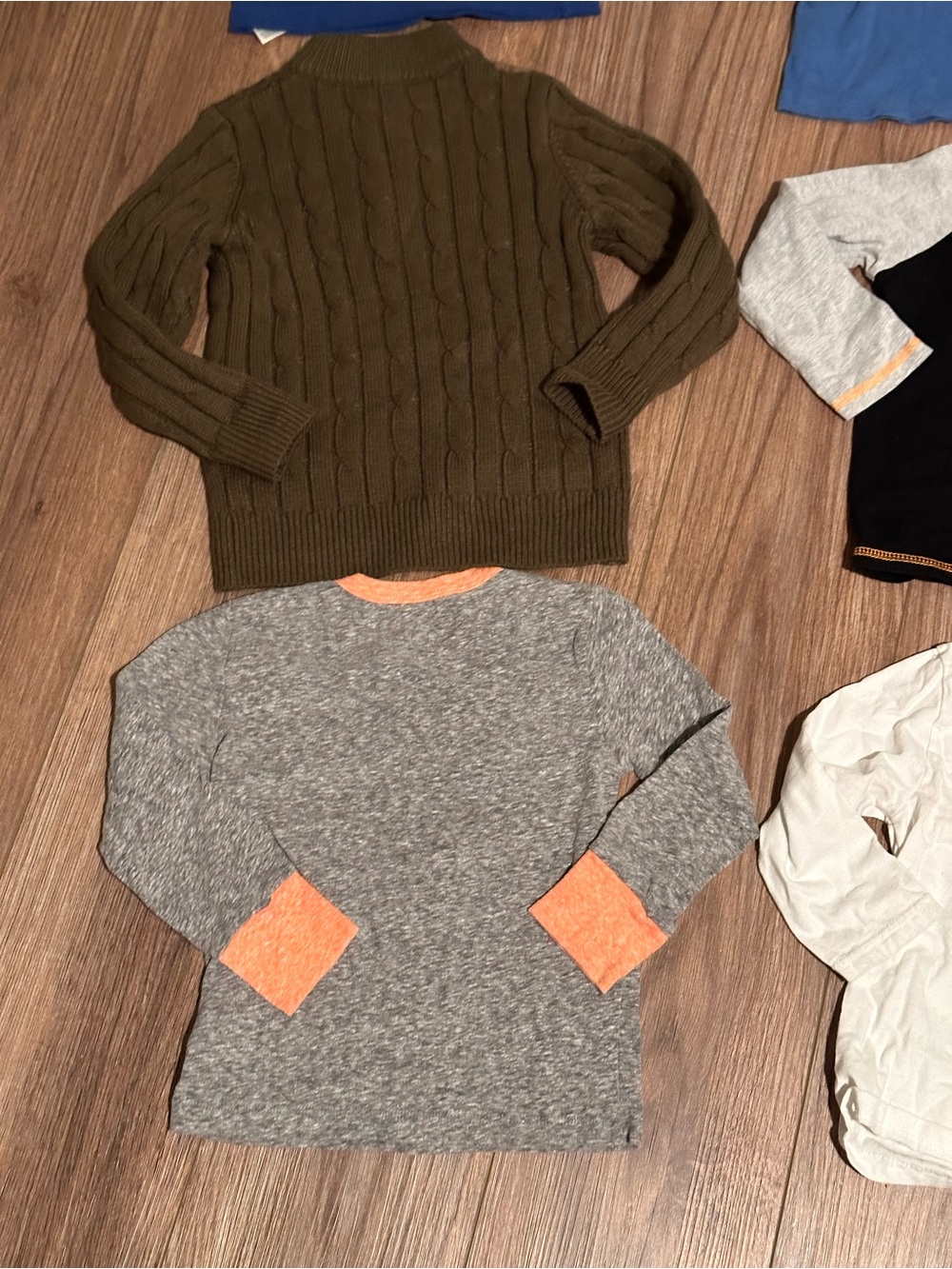 Bundle of Boys 3T Long Sleeve Top and Sweaters - Picture 12 of 12